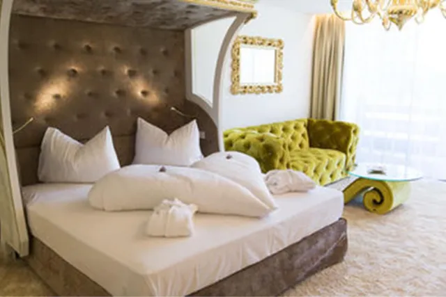 Apartament typu studio Junior z balkonem (Royal) — Alpenlove – Adult SPA Hotel