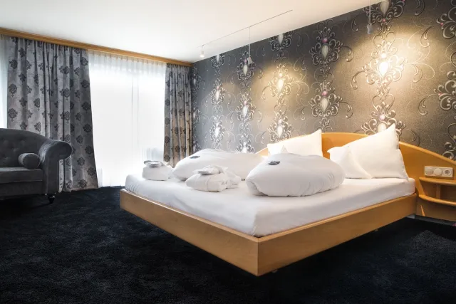 Pokój dwuosobowy Standard z balkonem (Sweet Dreams) — Alpenlove – Adult SPA Hotel