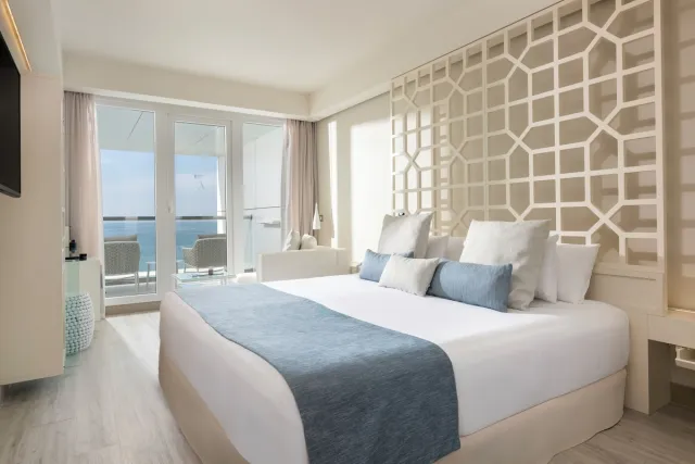 Tweepersoonskamer met balkon en gedeeltelijk zeezicht (Oh La La The One) — Amare Beach Hotel Marbella