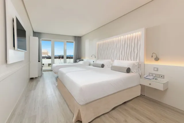 Kamer met balkon en gedeeltelijk zeezicht (Keep the secret) — Amare Beach Hotel Marbella