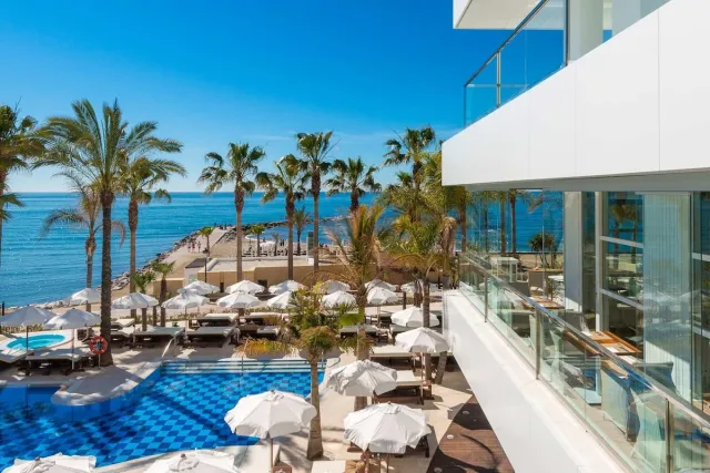 Tweepersoonskamer met tweepersoonsbed of aparte bedden — Amare Beach Hotel Marbella