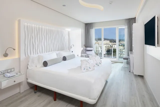 Tweepersoonskamer met tweepersoonsbed of aparte bedden - zijdelings zeezicht — Amare Beach Hotel Marbella