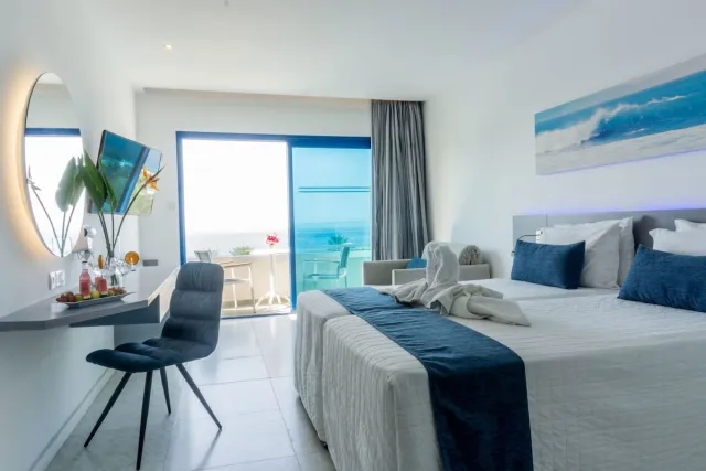 Deluxe dobbeltværelse med dobbeltseng eller enkeltsenge og havudsigt — Anonymous Beach Hotel