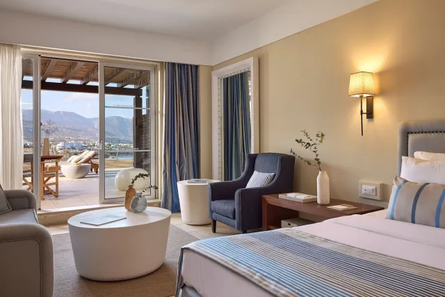 Apartament Junior Mythica z widokiem na morze — Aquila Elounda Village Resort