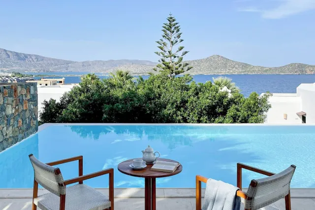 Bungalow Mythica z prywatnym basenem i widokiem na morze — Aquila Elounda Village Resort