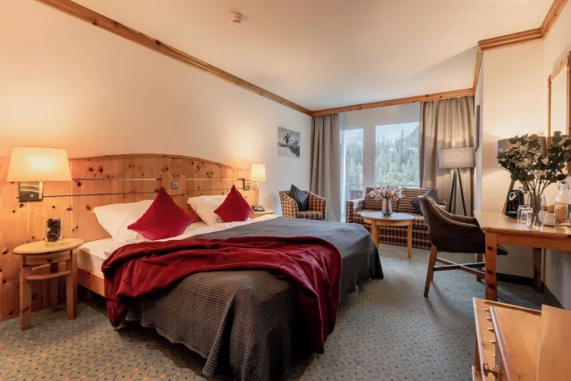 Superior tweepersoonskamer met balkon — Arosa Alpine Club - Adults only (ehem. Robinson Club Arosa)