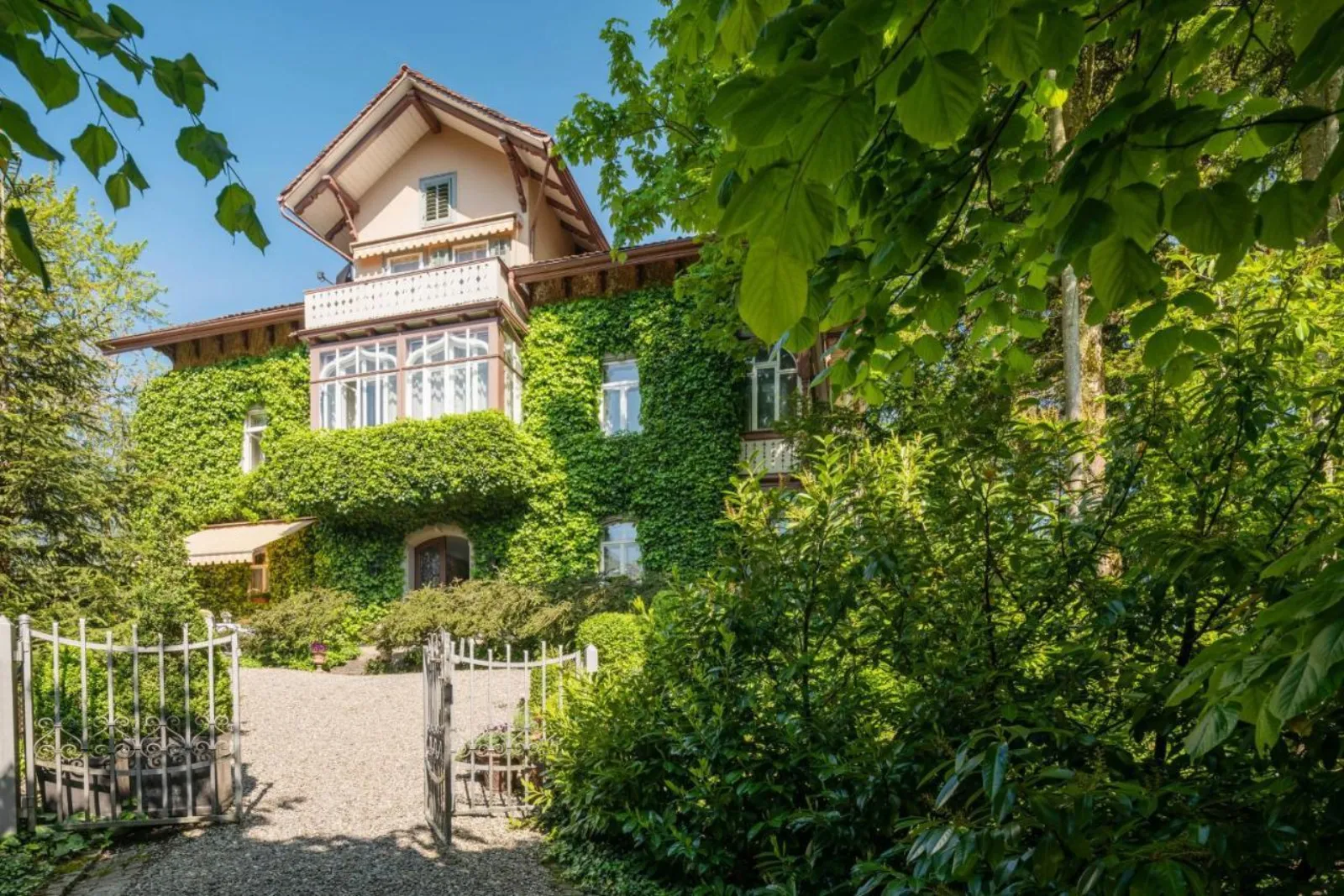 Art Deco Villa Mon Abri BnB – Pool & Spa, Adults-Only Hotel in Zentralschweiz