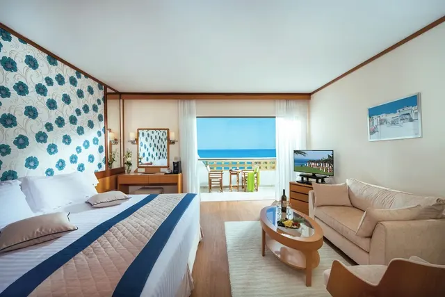 Constantinou Bros Athena Royal Beach Hotel – Pool & Spa, Erwachsenenhotel in Paphos