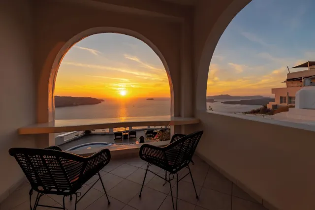 Romantische suite met uitzicht op de zonsondergang — Athermi Suites