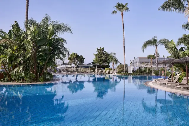 Atlantica Bay – Zimmer & Suiten, Erwachsenenhotel in Limassol