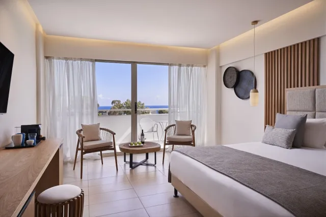 Superior tweepersoonskamer met tweepersoonsbed of aparte bedden en zeezicht — Atlantica Bay