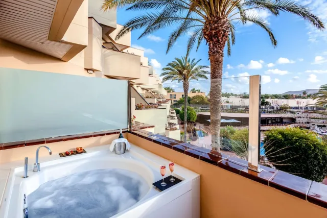 Suite met whirlpoolbad — Barcelo Corralejo Bay