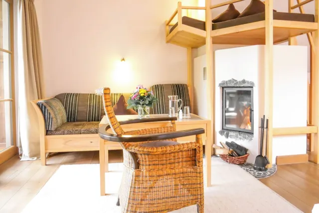 Deluxe studiosuite met open haard (Juniorsuite Königskerze) — Berghotel Rehlegg