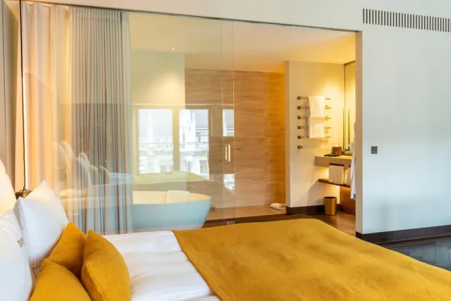 Junior Suite (vue sur Marienplatz) — BEYOND by Geisel