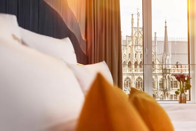 Chambre double (vue sur Marienplatz) — BEYOND by Geisel