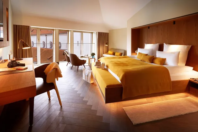 Junior Suite (vue sur l'église) — BEYOND by Geisel