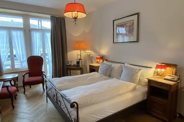 Classic tweepersoonskamer met tweepersoonsbed of aparte bedden — Carlton-Europe Vintage Adults Hotel