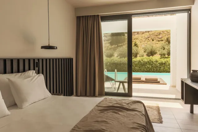 Deluxe tweepersoonskamer met tweepersoonsbed of aparte bedden en toegang tot het zwembad — Casa Cook Rhodes