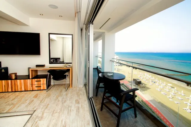 Grand suite met 1 kingsize bed, balkon en zeezicht (Executive) — The Ciao Stelio Deluxe Boutique Hotel