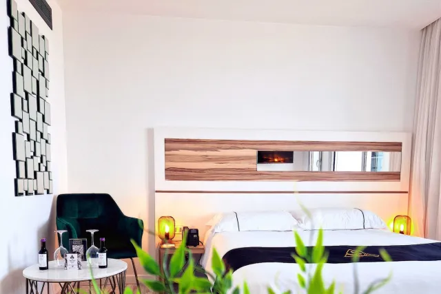 Superior tweepersoonskamer met balkon en zeezicht — The Ciao Stelio Deluxe Boutique Hotel