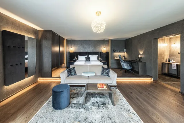 Luxe suite met balkon en uitzicht op de bergen — DAS GERSTL Alpine Retreat