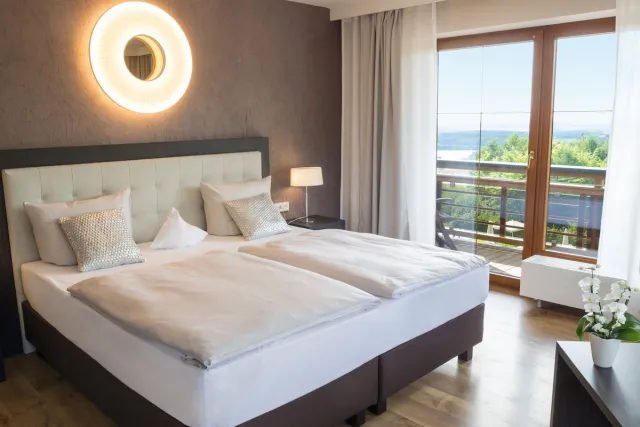 Deluxe tweepersoonskamer met uitzicht op het meer — Der Birkenhof Spa & Genuss Resort