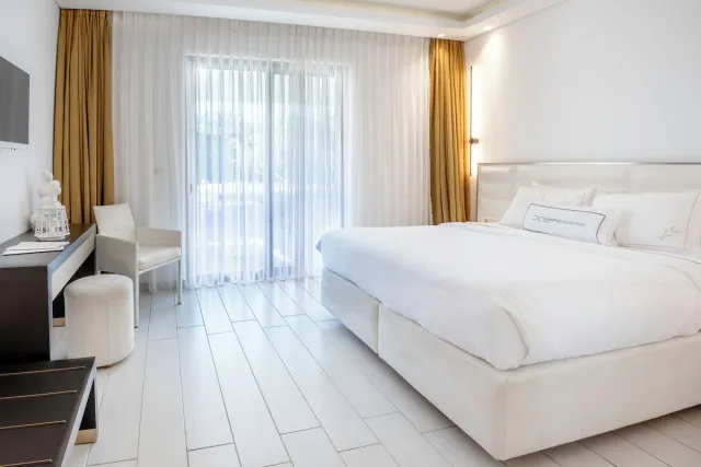 Tweepersoonskamer (directe toegang tot het zwembad) — Diamond Deluxe Hotel