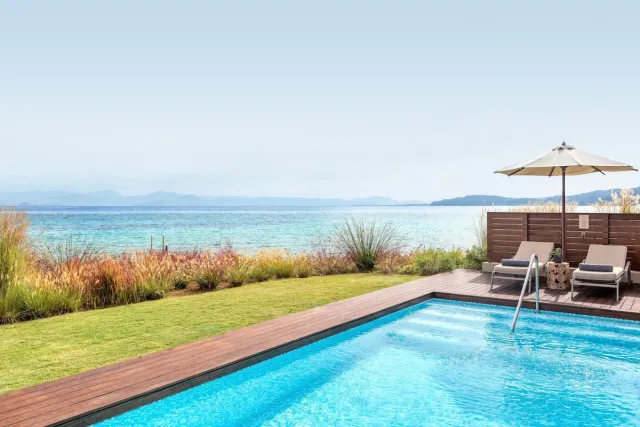 Suite met 1 slaapkamer en privézwembad (Pavilion Suite direct aan het water met privézwembad) — Domes Miramare