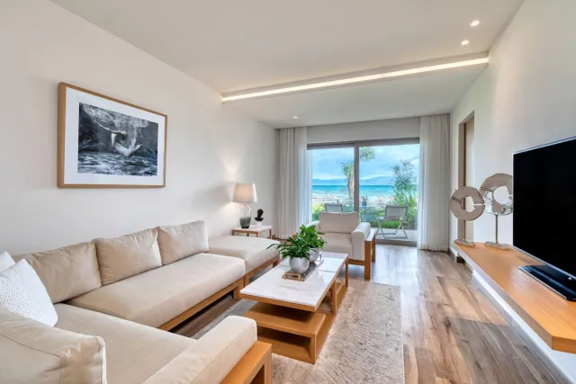 Suite met 1 slaapkamer direct aan het strand (Emerald Suite direct aan het strand) — Domes Miramare