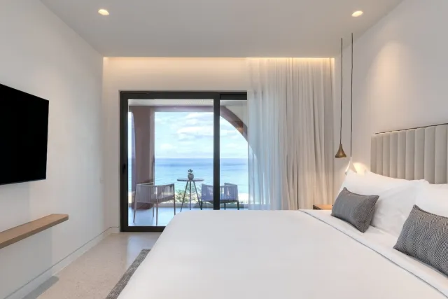 Grand suite met 1 kingsize bed (Grand Opal Suite) — Domes Miramare