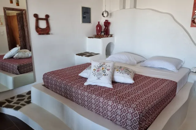 Honeymoon suite (Ariadne & Dionysus) — ELaiolithos Luxury Villa Suites