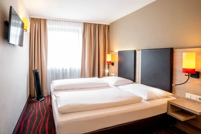 Dreibettzimmer zum Innenhof (ohne Klimaanlage) — Europäischer Hof