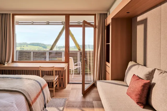 Camera Superior con balcone e vista valle — Falkensteiner Genuss & Wohlfühlhotel