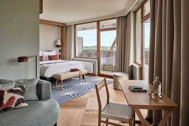 Junior Suite con balcone e vista valle — Falkensteiner Genuss & Wohlfühlhotel