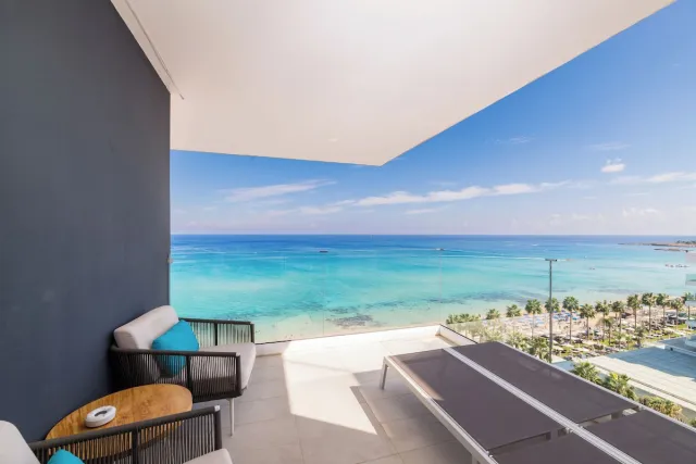 Junior suite met zeezicht (frontaal) — Flamingo Paradise Beach Hotel