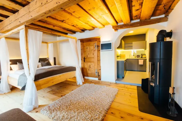 Deluxe suite met open haard en uitzicht op het meer — Hallstatt Hideaway