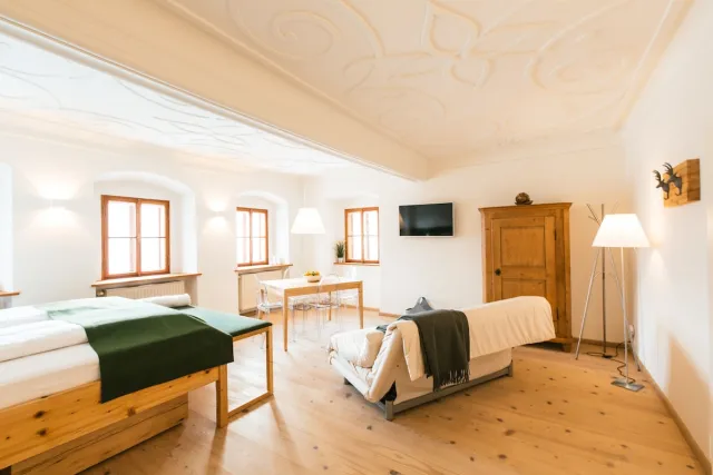 Royal studiosuite met bad en uitzicht op het meer — Hallstatt Hideaway