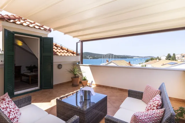 Deluxe suite met zeezicht — Heritage Hotel Tisno