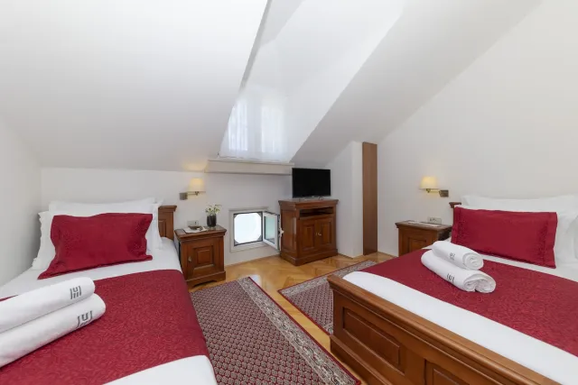 Standard tweepersoonskamer met aparte bedden — Heritage Hotel Tisno