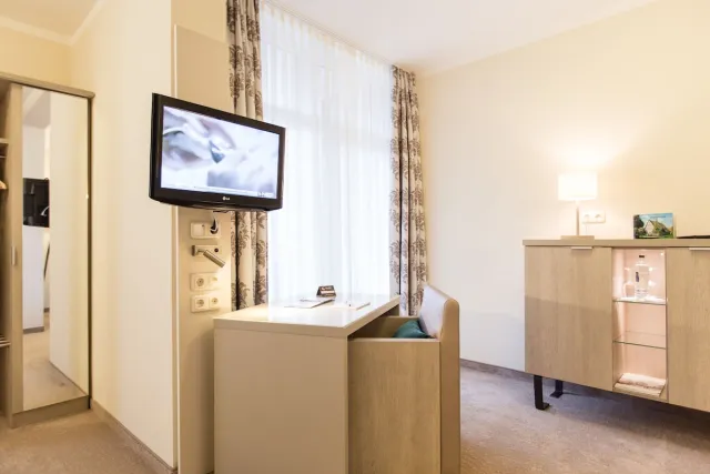 Tweepersoonskamer met balkon — Hermes Hotel Oldenburg