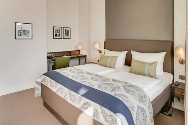 Comfort tweepersoonskamer met gedeeltelijk zeezicht — Hotel Am Leuchtturm