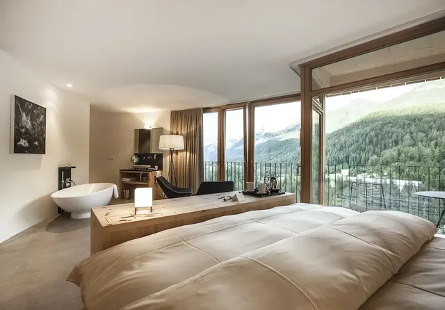 Hotel Arnica Scuol - Adults Only – Außenansicht, Erwachsenenhotel in Graubünden
