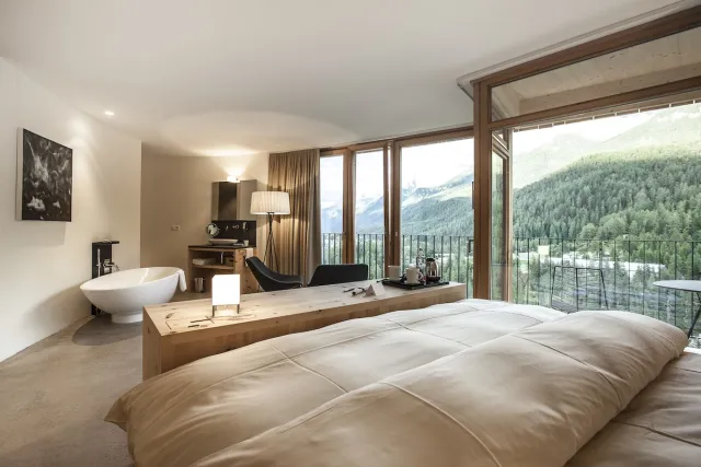 Pokój dwuosobowy Superior z widokiem na góry — Hotel Arnica Scuol - Adults Only