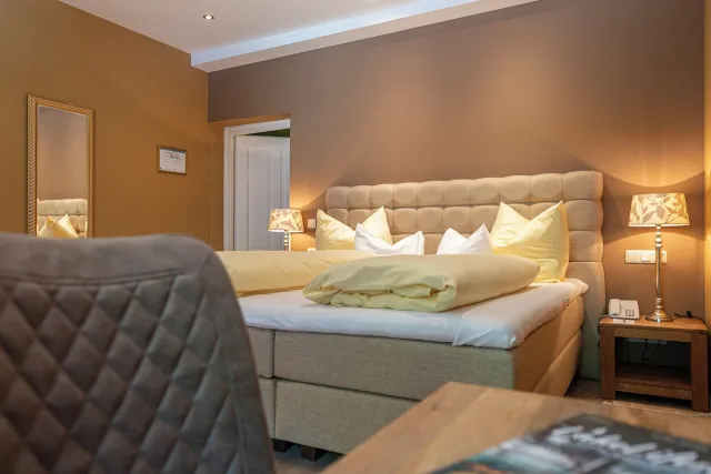 Deluxe tweepersoonskamer met uitzicht op de bergen — Hotel Cortisen am See