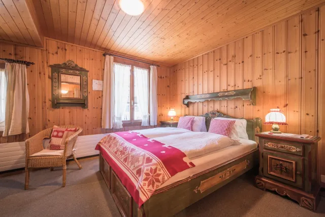 Basic kamer met eigen badkamer en uitzicht op de stad — Hotel Fassbind Beausite