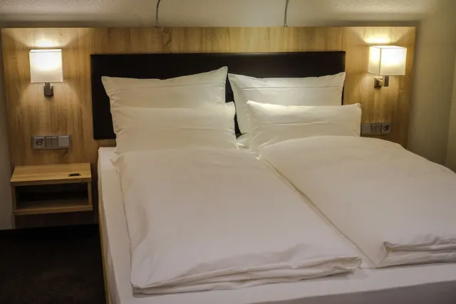 Chambre double Premium avec balcon — Hotel Go2Bed