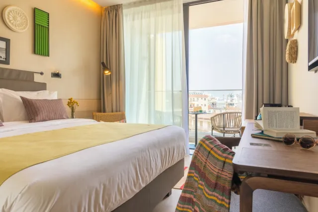 Standard kamer met 1 queensize bed — Hotel Indigo Larnaca by IHG