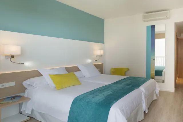 Driepersoonskamer met balkon — Hotel JS Palma Stay