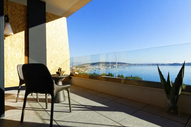 Deluxe suite met balkon en zeezicht — Hotel Ola