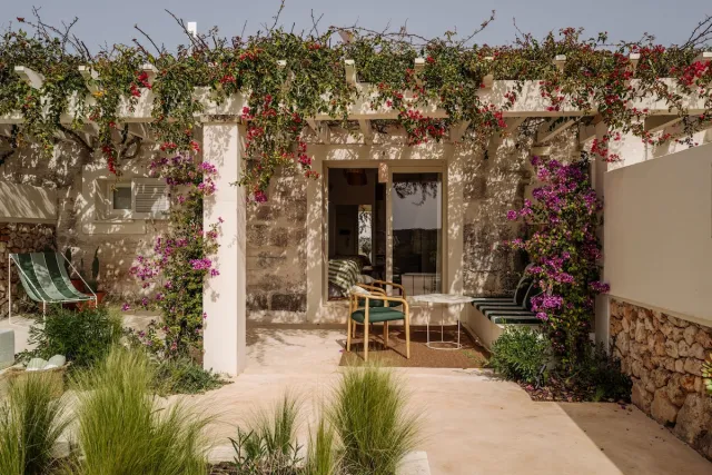 Superior tweepersoonskamer met terras in het tuingedeelte (Chill out) — Hotel Rural Morvedra Nou
